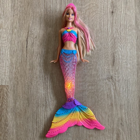 Barbie Dreamtopia Rainbow Lights Mermaid doll - Picture 3 of 4